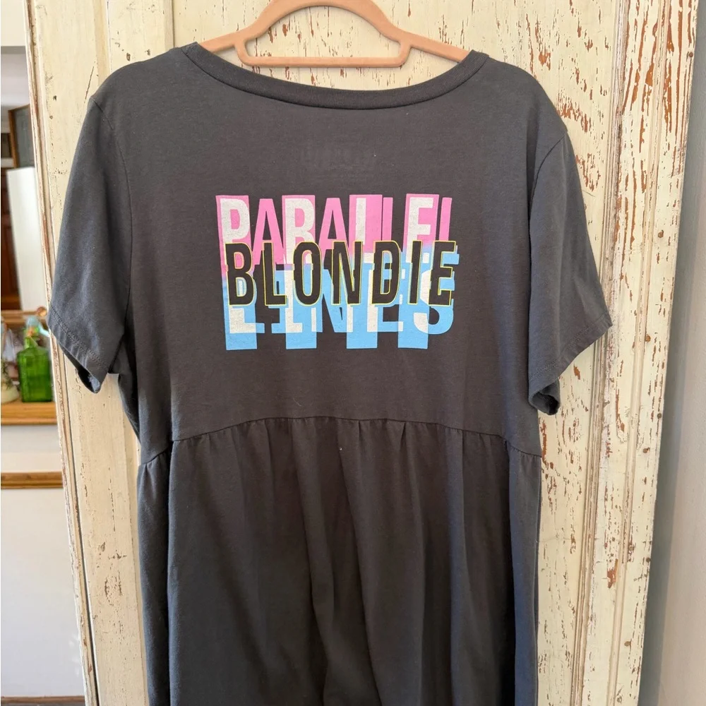 torrid Charcoal Gray Graphic Babydoll Tee with Blondie Print - Picture 5 of 5
